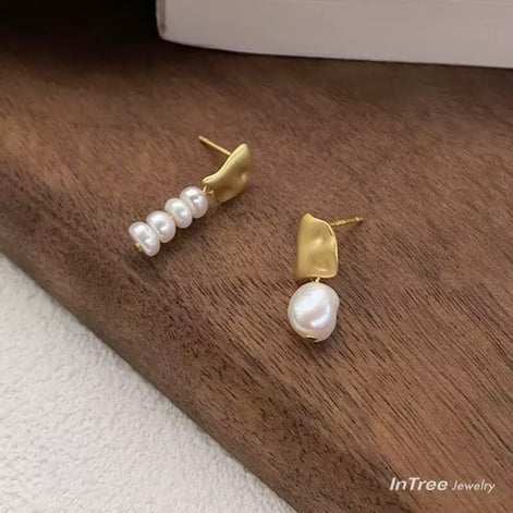 Asymmetric Design Pearl Earring