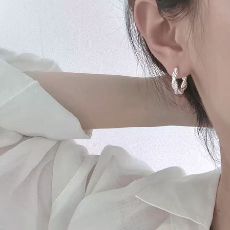 Twisted Simple Design Earring Plated With 18K Gold