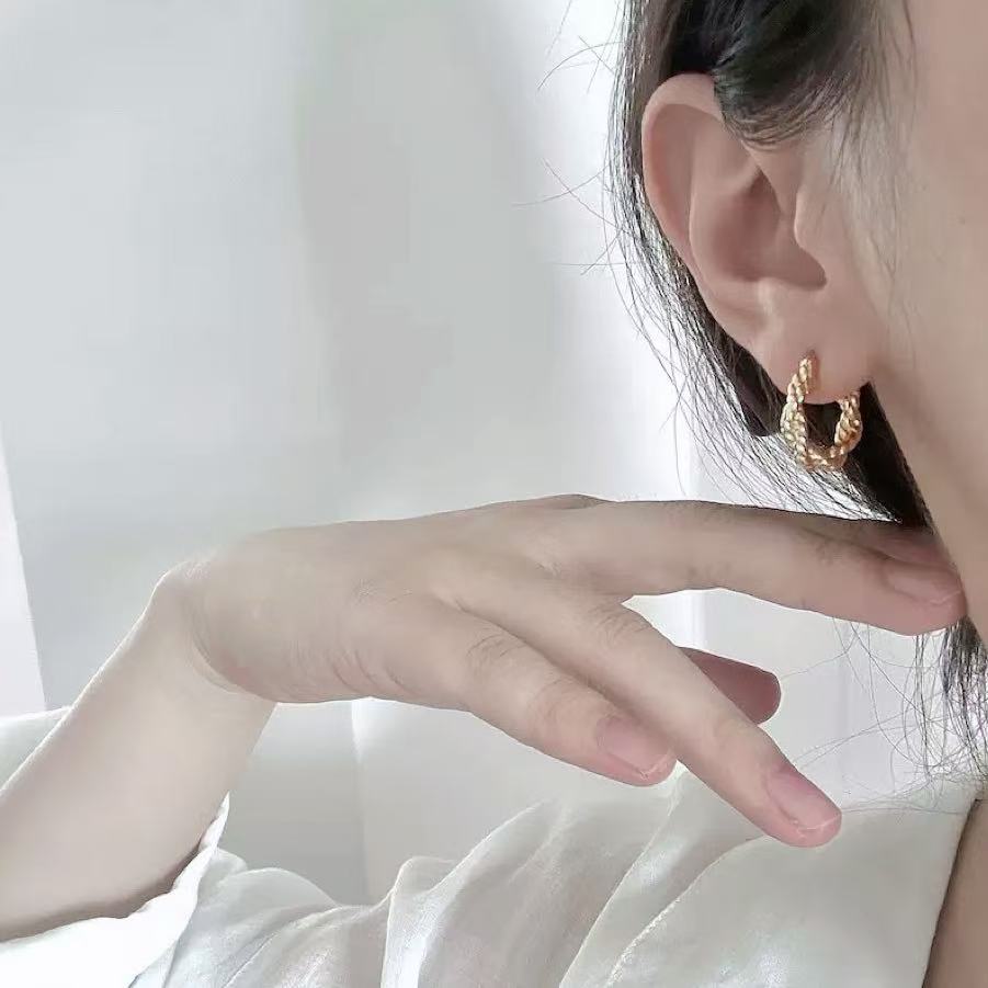 Twisted Simple Design Earring Plated With 18K Gold