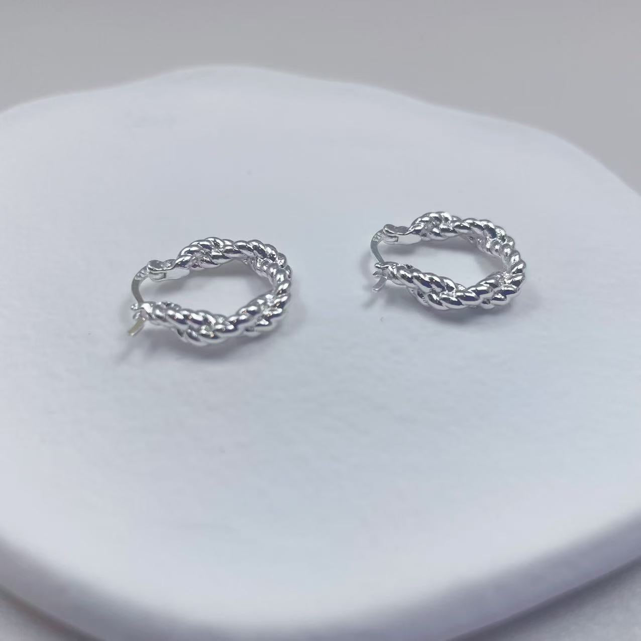 Twisted Simple Design Earring Plated With 18K Gold