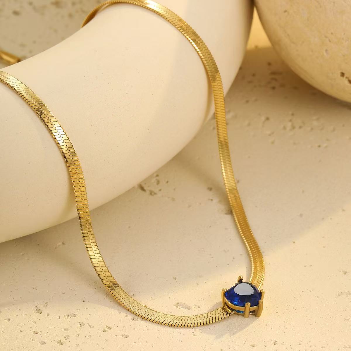 Love Heart Design Snake Chain Necklace Set with Zircon Pendant