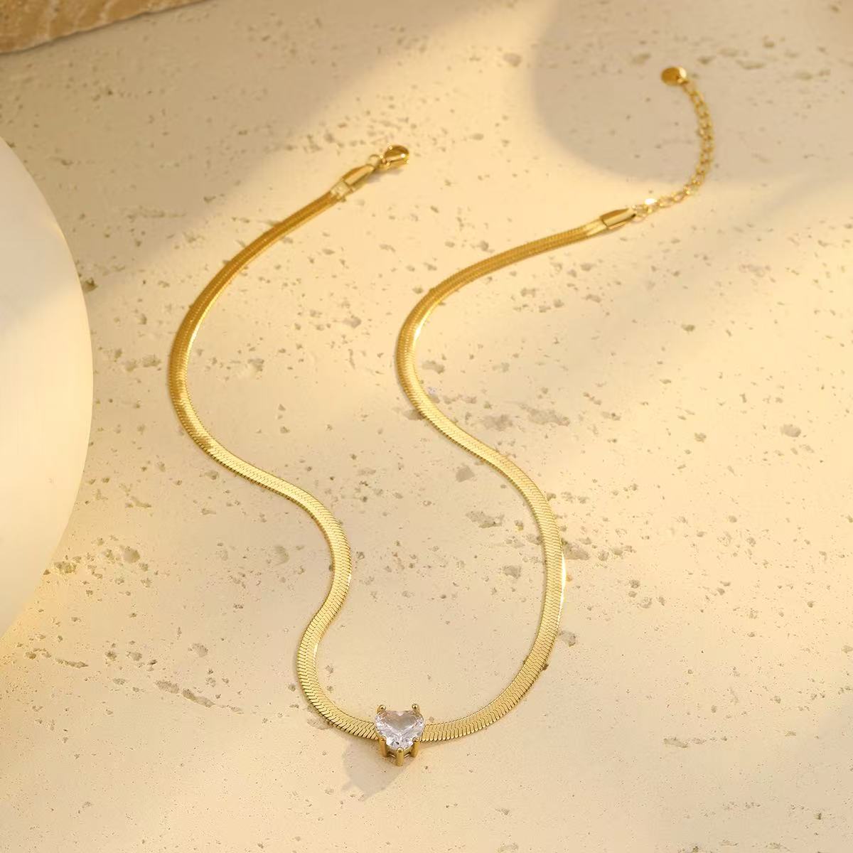 Love Heart Design Snake Chain Necklace Set with Zircon Pendant