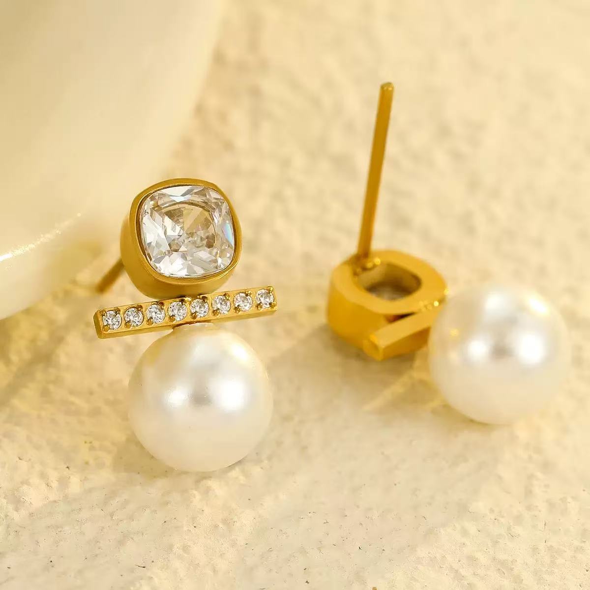 Simple Design Pearl Earring Set with Zircon