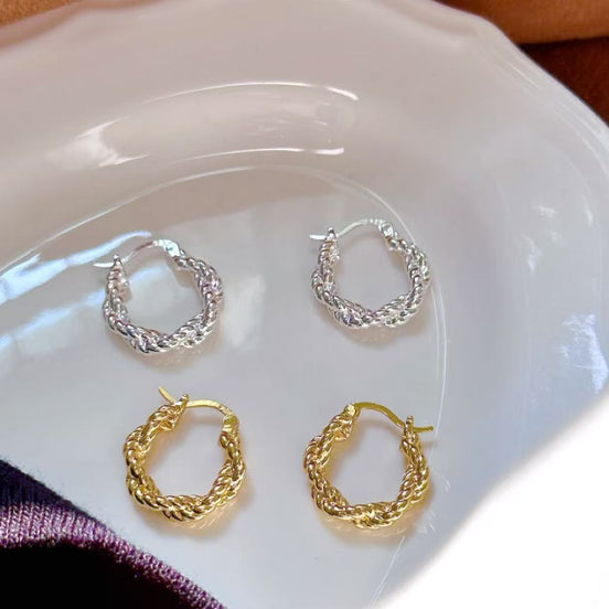 Twisted Simple Design Earring Plated With 18K Gold