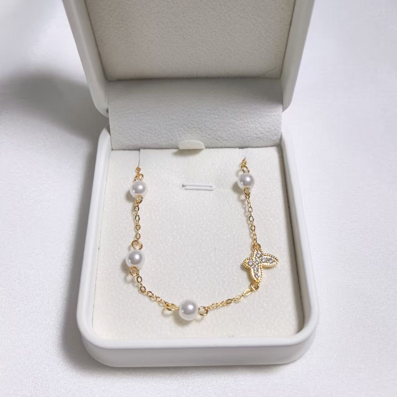 Butterfly Pendant Design Pearl Bracelet