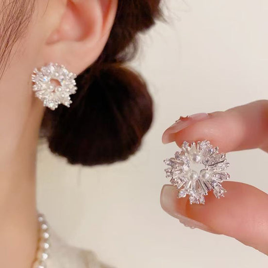 Snowflake Pearl Earring