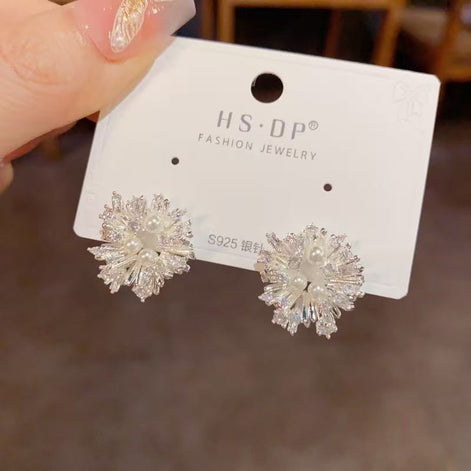 Snowflake Pearl Earring