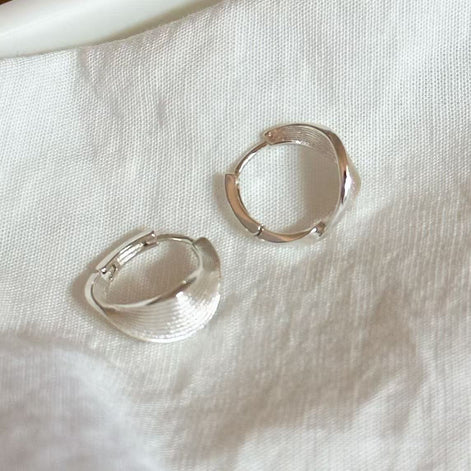 Twisted-Style Design Earring