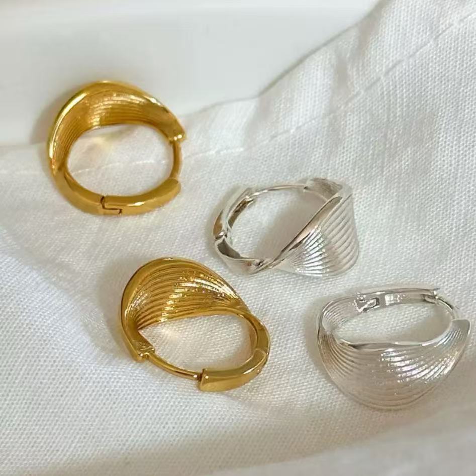 Twisted-Style Design Earring