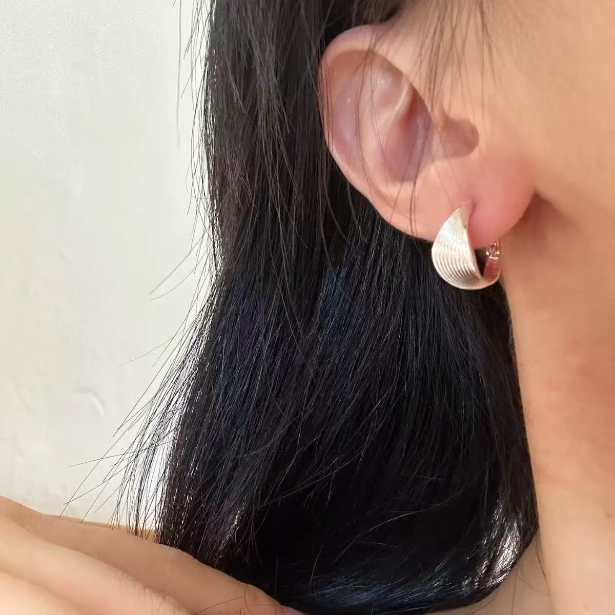Twisted-Style Design Earring