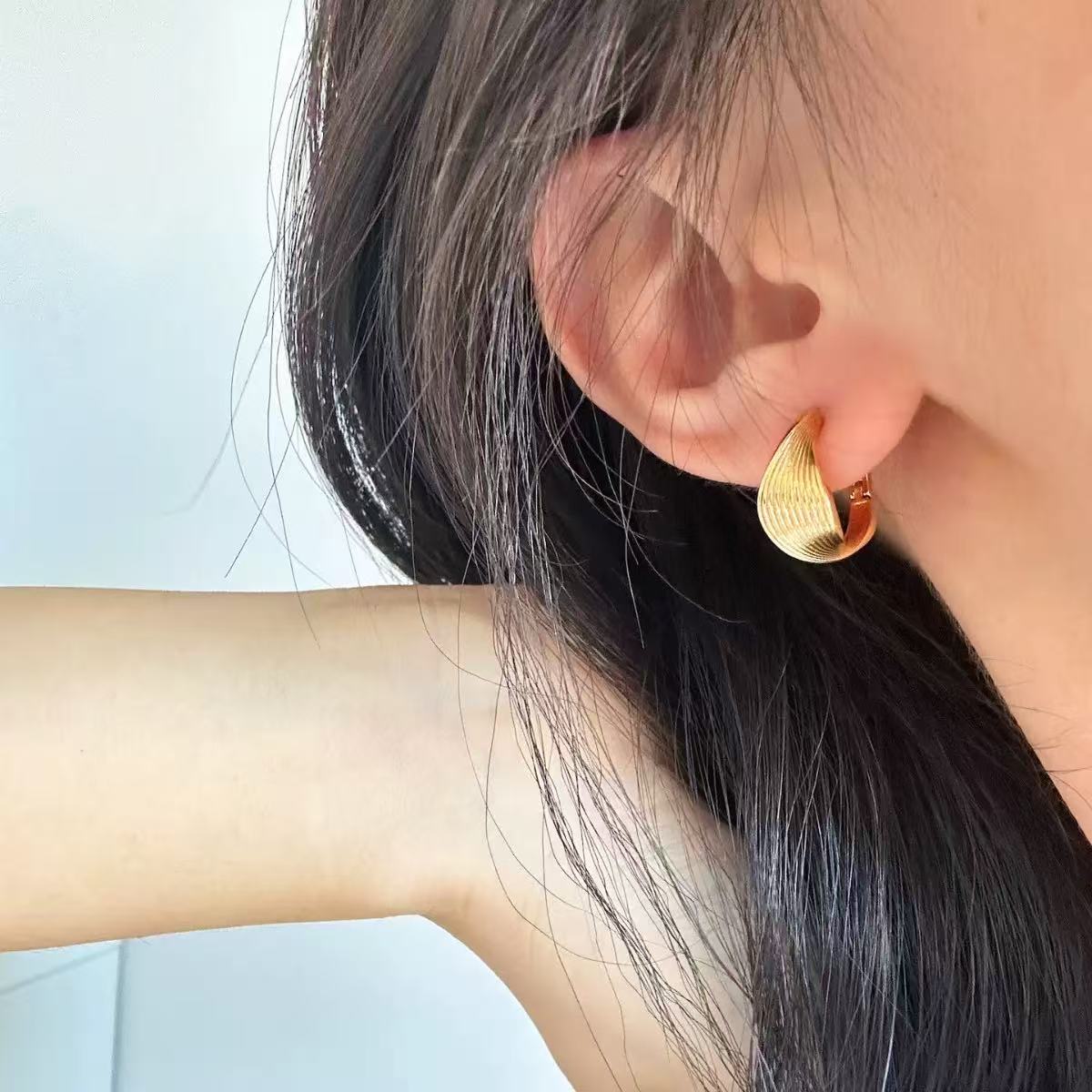 Twisted-Style Design Earring