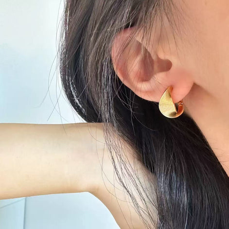 Twisted-Style Design Earring