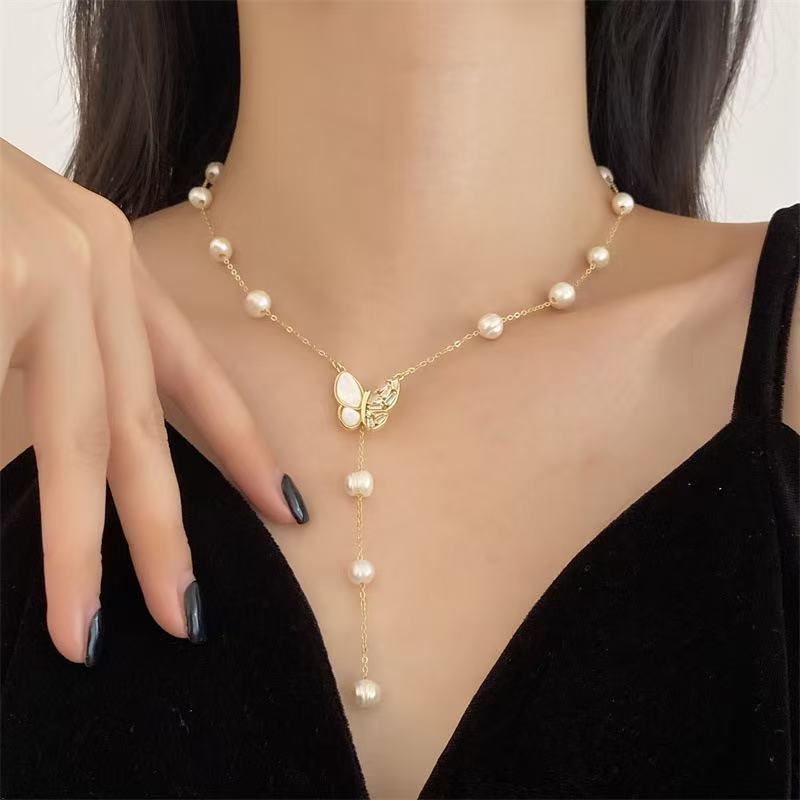 Butterfly Pendant Design Natural Freshwater Pearl Necklace