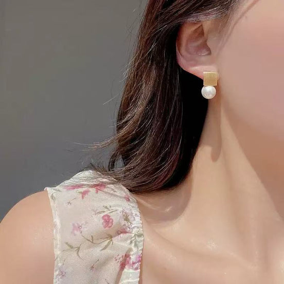 Geometric Square Design Pearl Earring