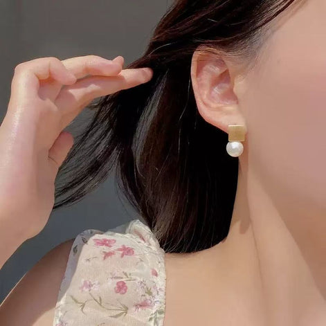 Geometric Square Design Pearl Earring