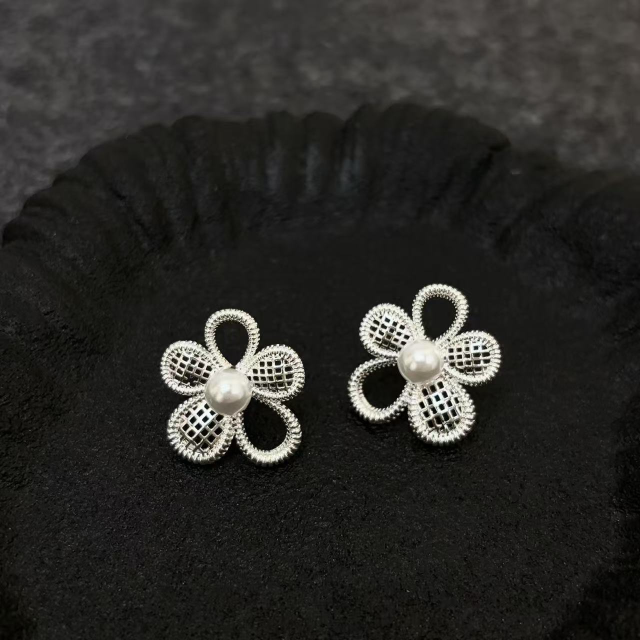 Hollowed out Flower Design Earring