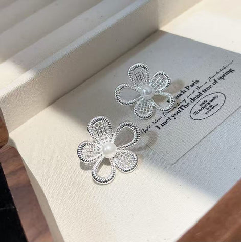 Hollowed out Flower Design Earring