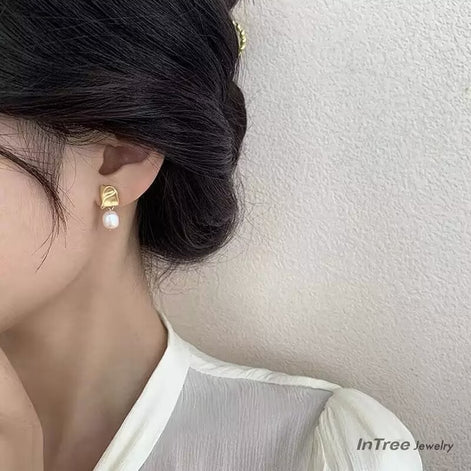 Asymmetric Design Pearl Earring