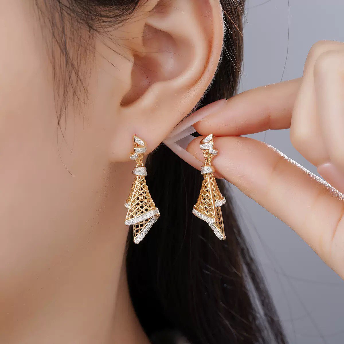 Gilded Lace Diamond Whisper Earring