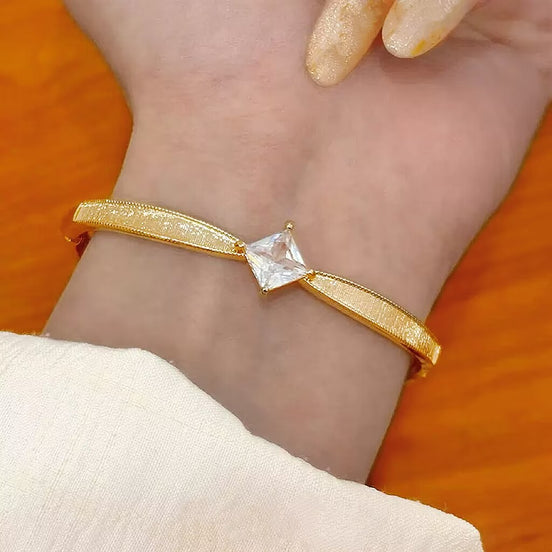 Brushed Design Square-cut diamond Bracelet