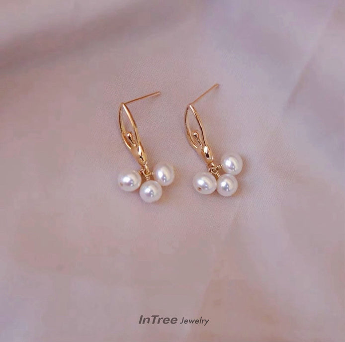 Three-Pearl Pendant Design Earring