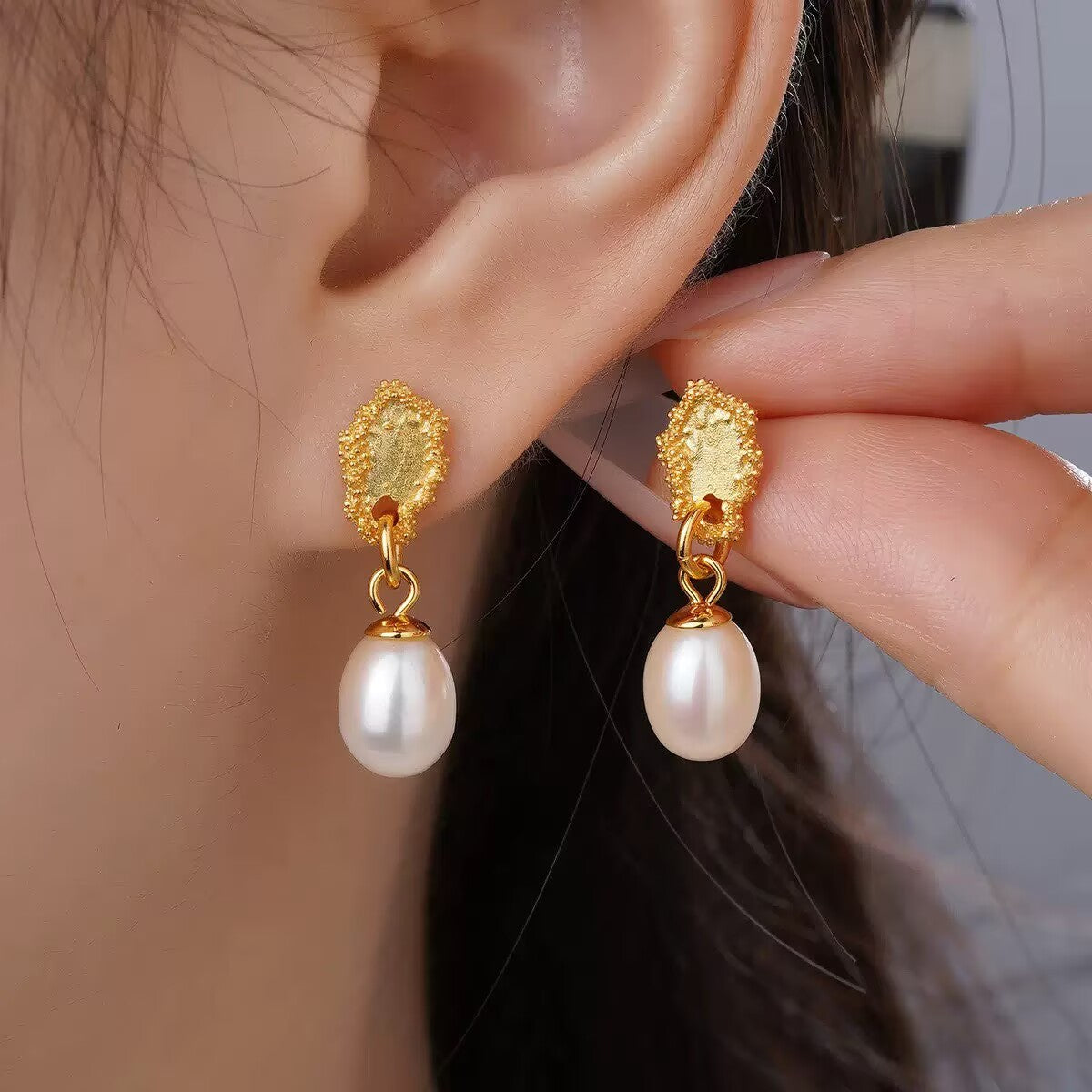 Lustrous Pearl Verse Earring