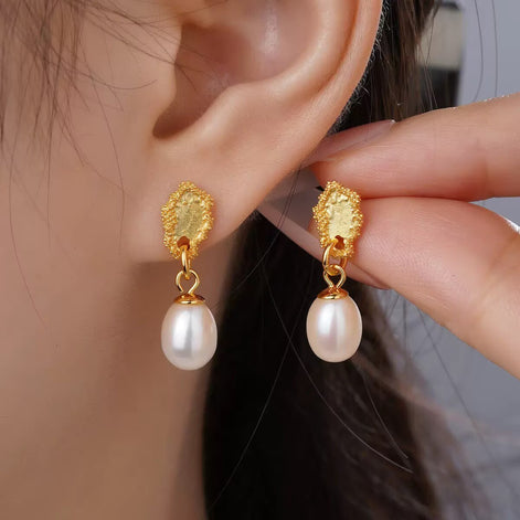Lustrous Pearl Verse Earring