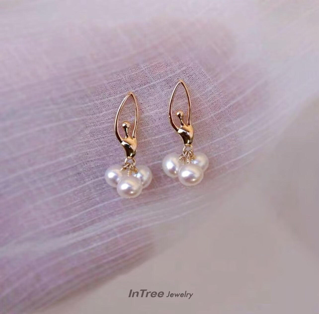 Three-Pearl Pendant Design Earring