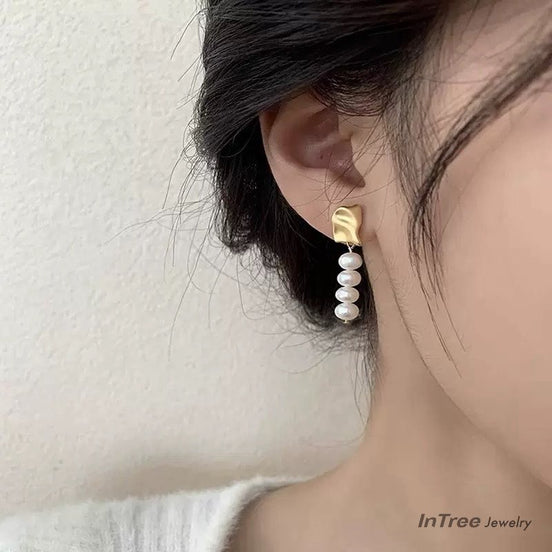 Asymmetric Design Pearl Earring