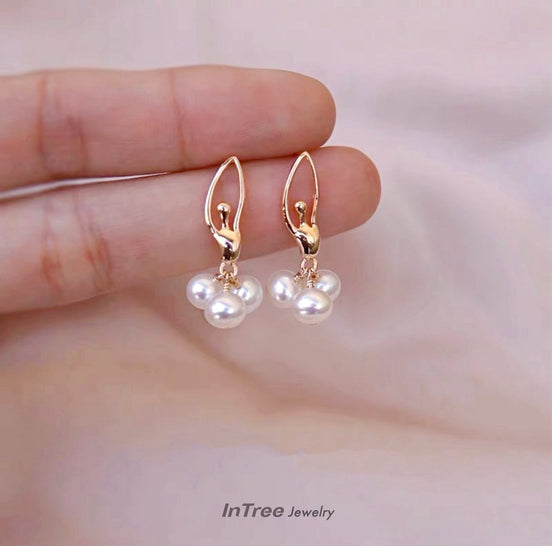 Three-Pearl Pendant Design Earring