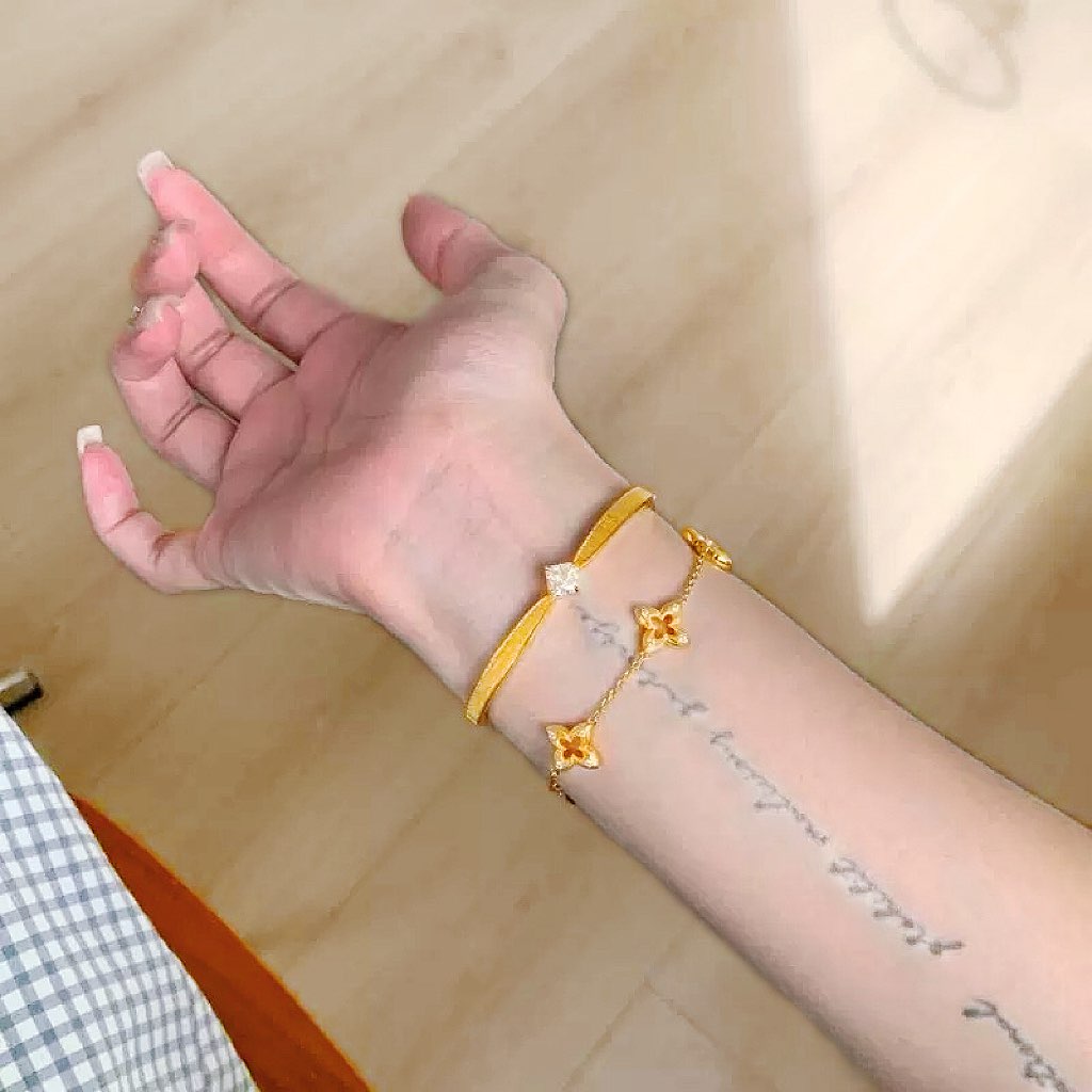 Brushed Design Square-cut diamond Bracelet