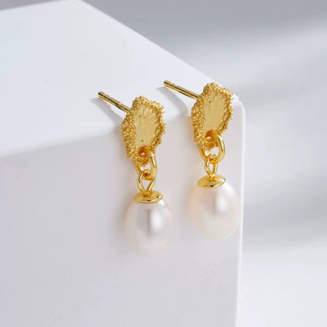 Lustrous Pearl Verse Earring